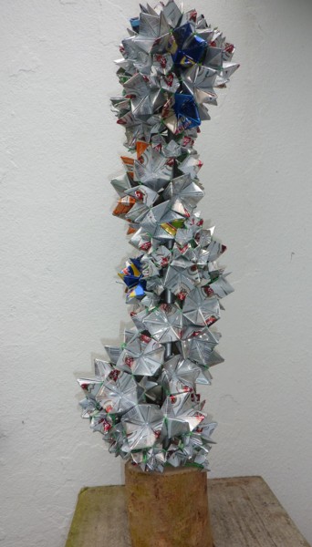 Angela Read Art "Totem" sculpture made using drinks cans in origami fortune teller shape