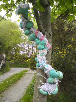 Angela Read Art Polymorph, knitted string and expanding foam assemblage